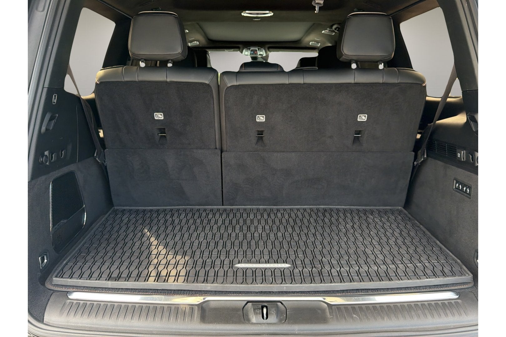 2022 Jeep Grand Wagoneer Series III