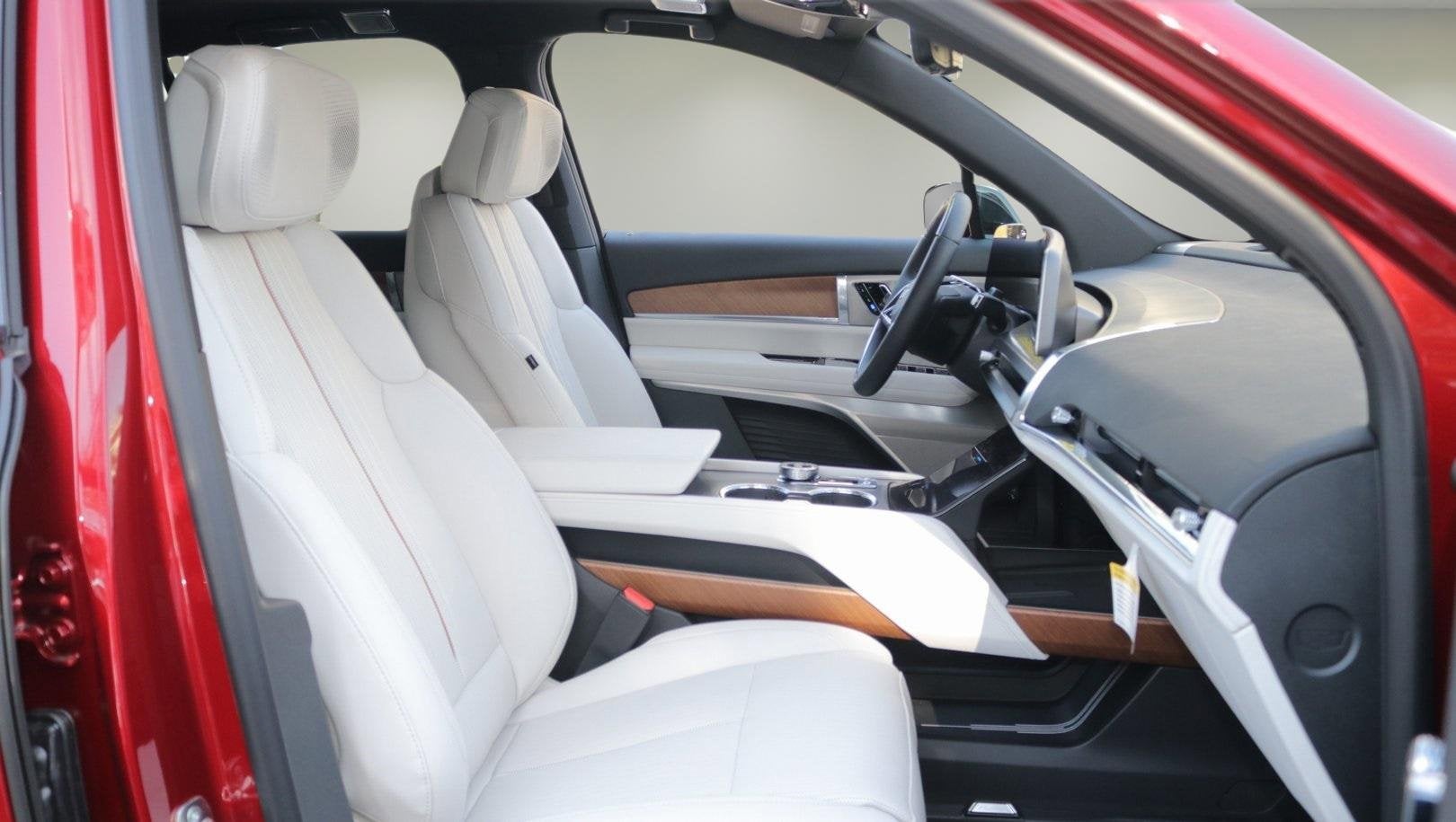 2026 Cadillac VISTIQ Luxury