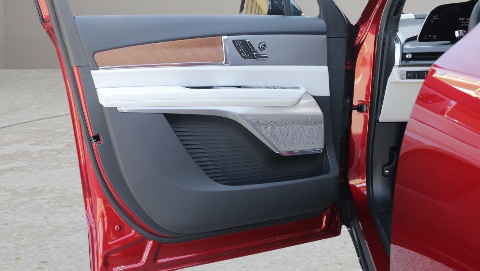 2026 Cadillac VISTIQ Luxury