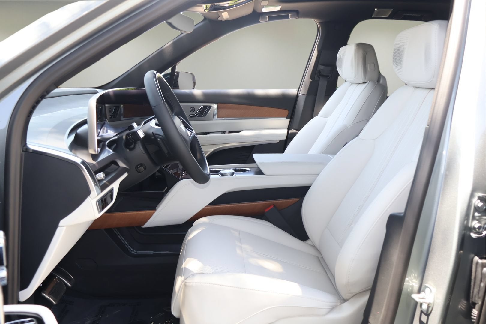 2027 Cadillac VISTIQ Luxury