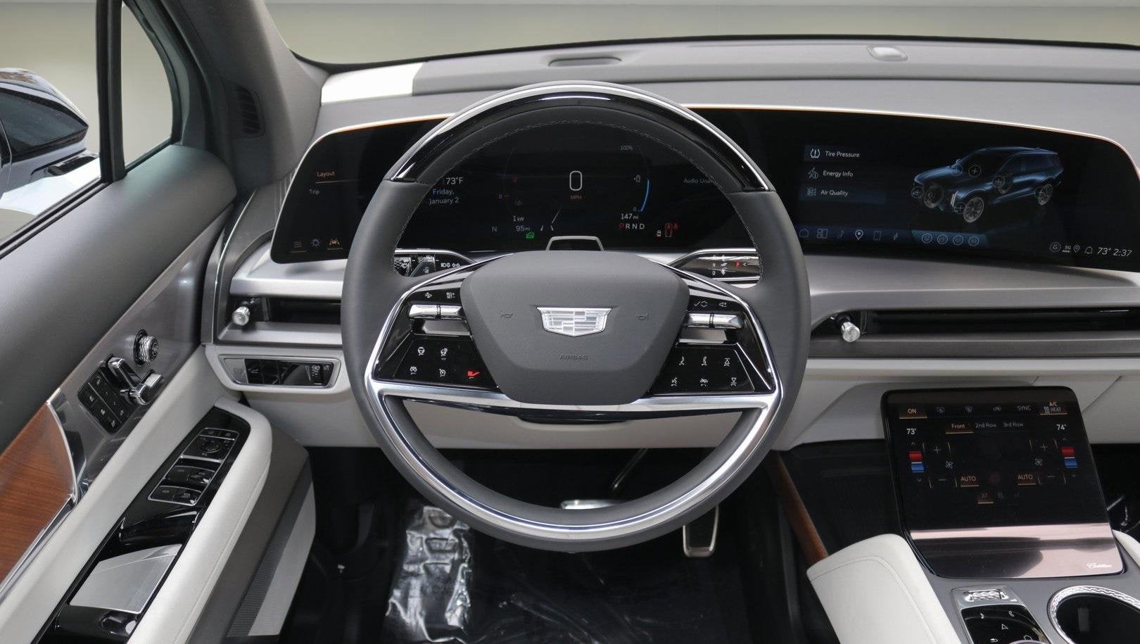 2026 Cadillac VISTIQ Luxury