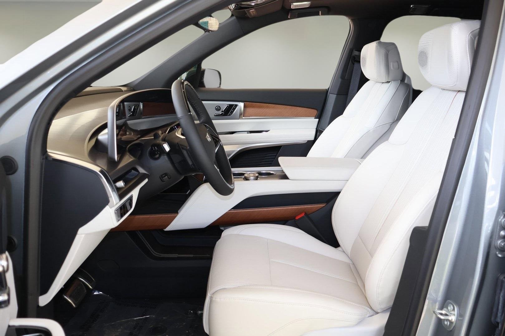 2026 Cadillac VISTIQ Luxury