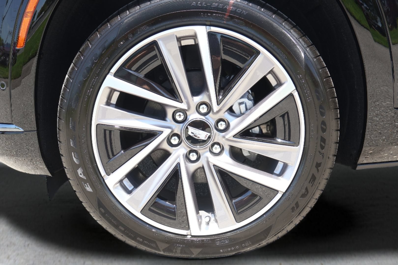 2027 Cadillac VISTIQ Sport