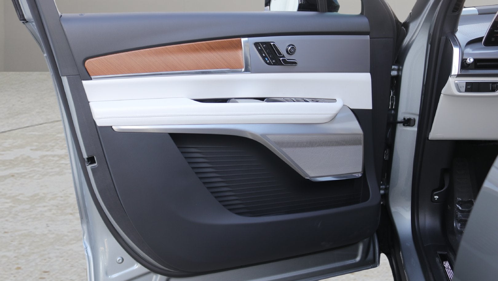 2027 Cadillac VISTIQ Sport