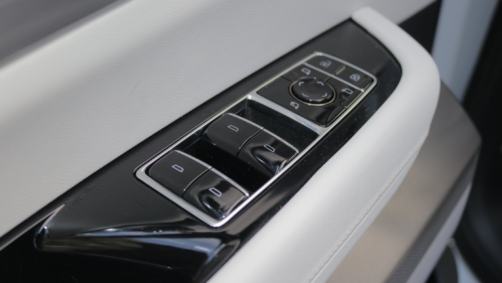 2027 Cadillac VISTIQ Sport