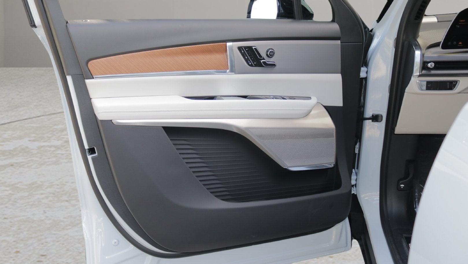 2027 Cadillac VISTIQ Sport