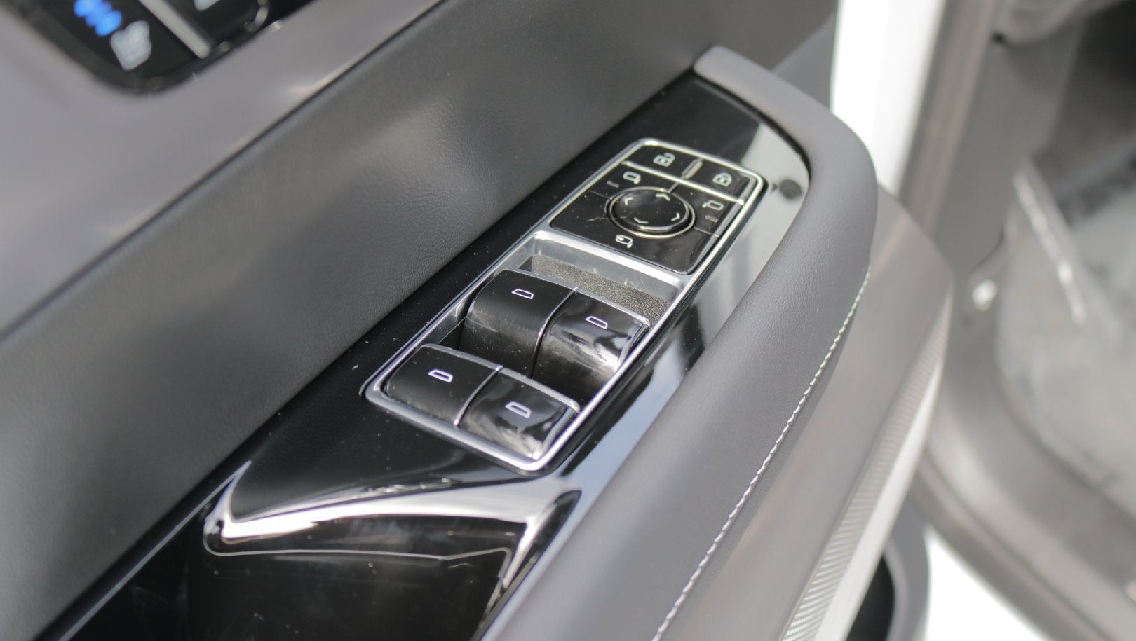 2027 Cadillac VISTIQ Sport