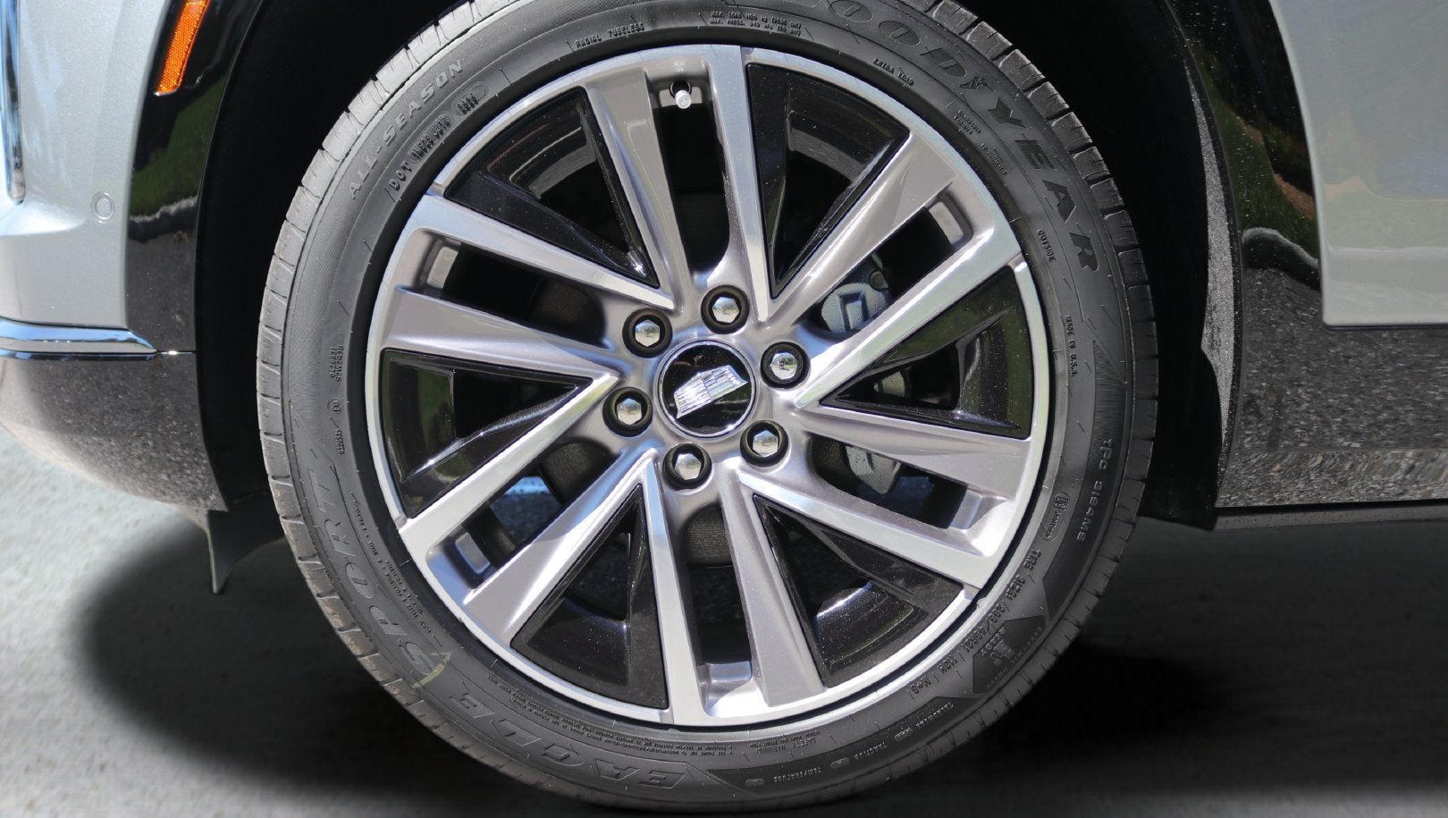 2027 Cadillac VISTIQ Sport
