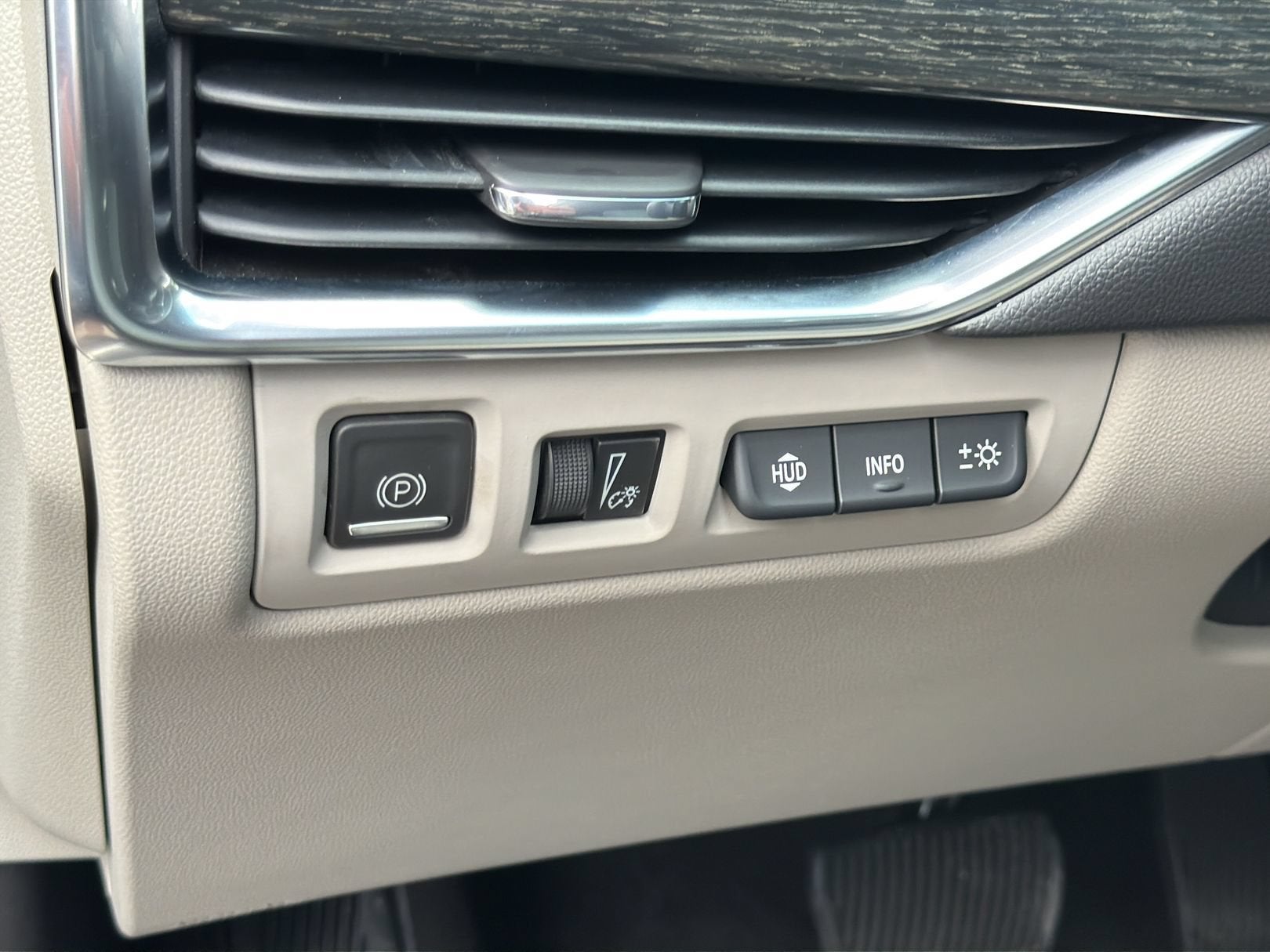 2023 Cadillac XT4 FWD Premium Luxury