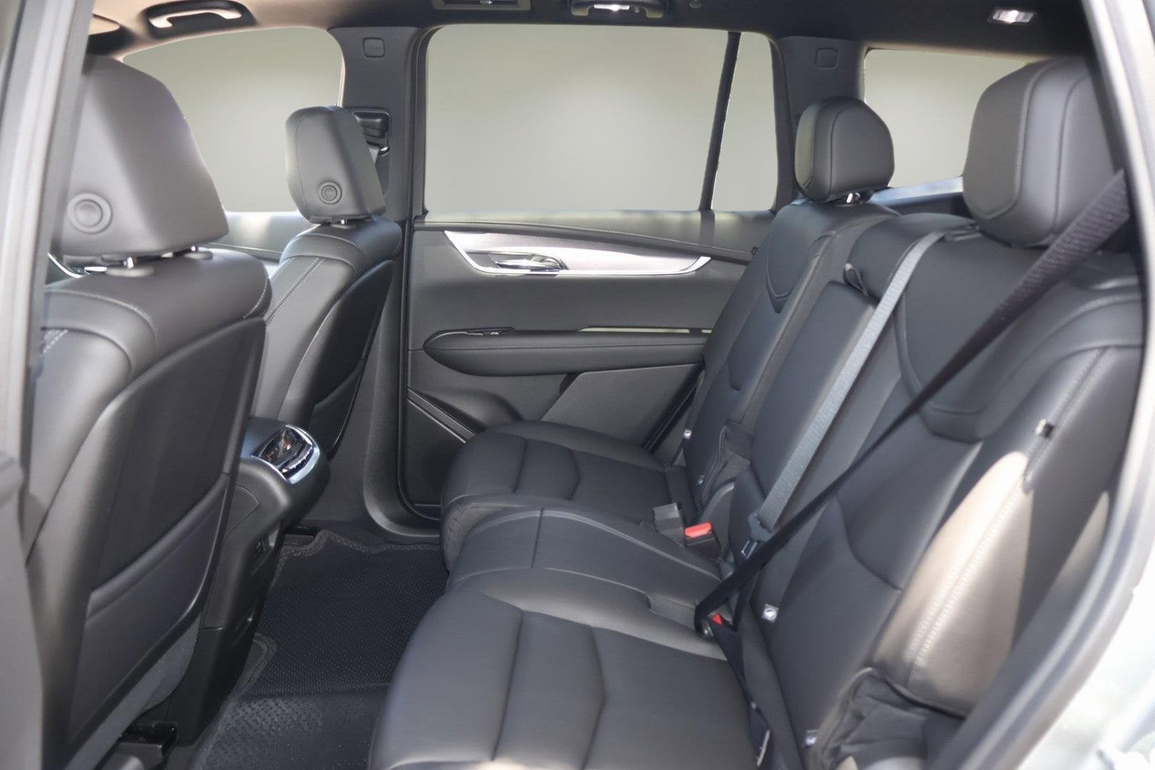 2025 Cadillac XT6 Luxury