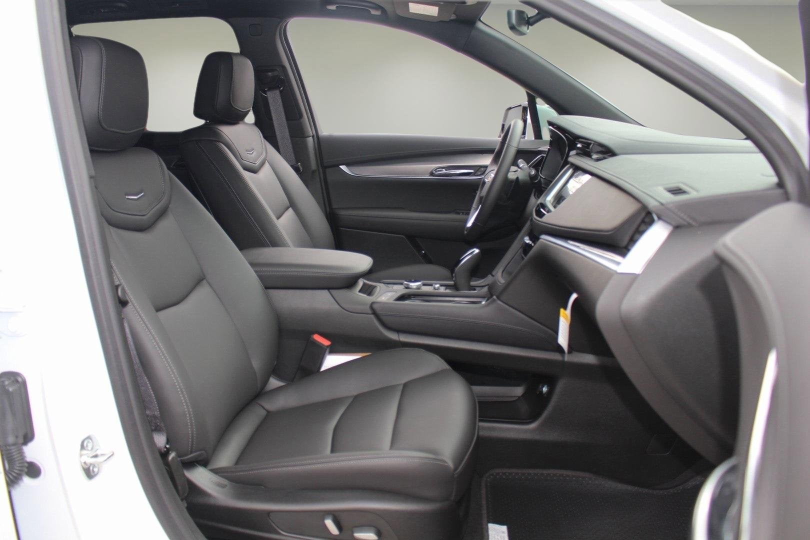 2025 Cadillac XT6 Luxury