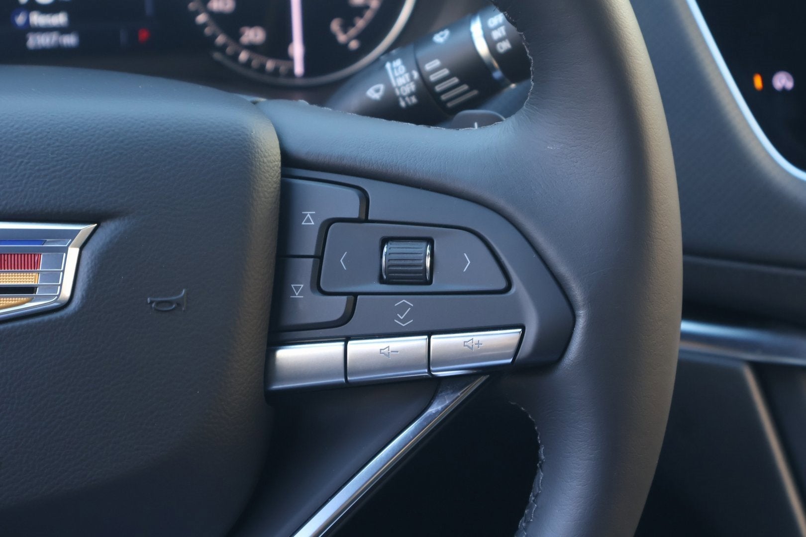 2025 Cadillac XT6 Luxury