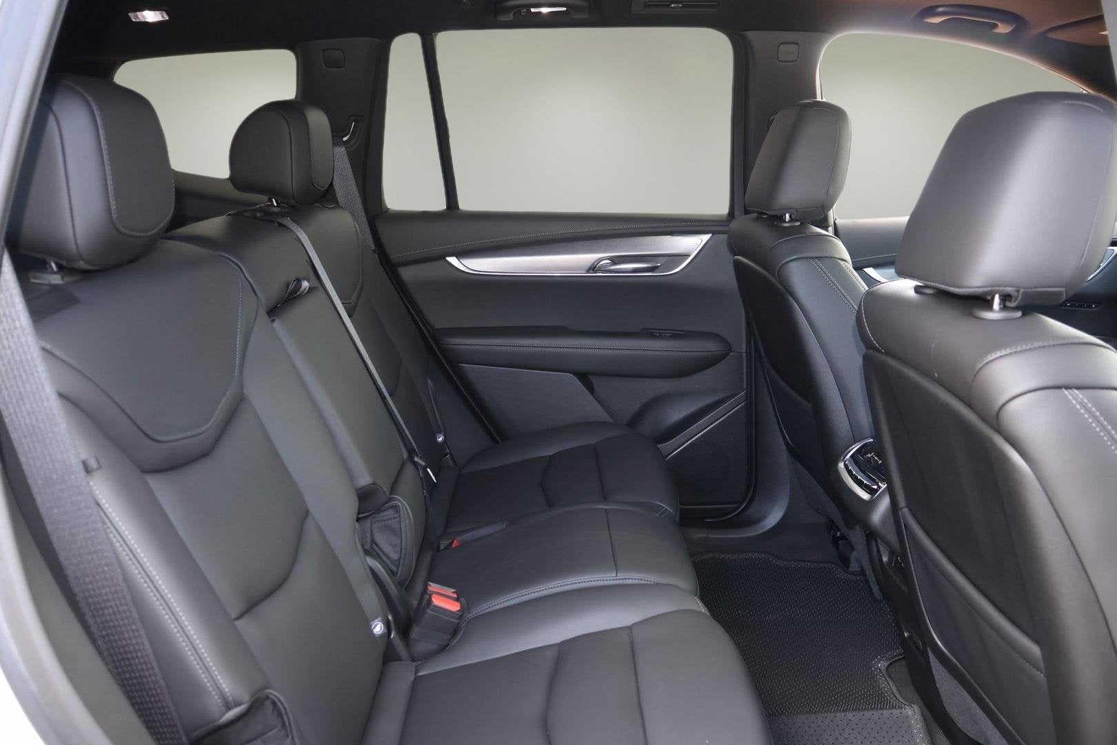 2025 Cadillac XT6 Luxury