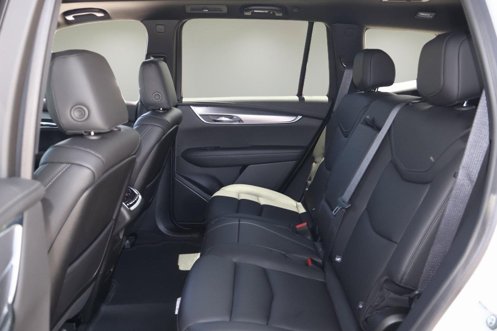 2025 Cadillac XT6 Luxury