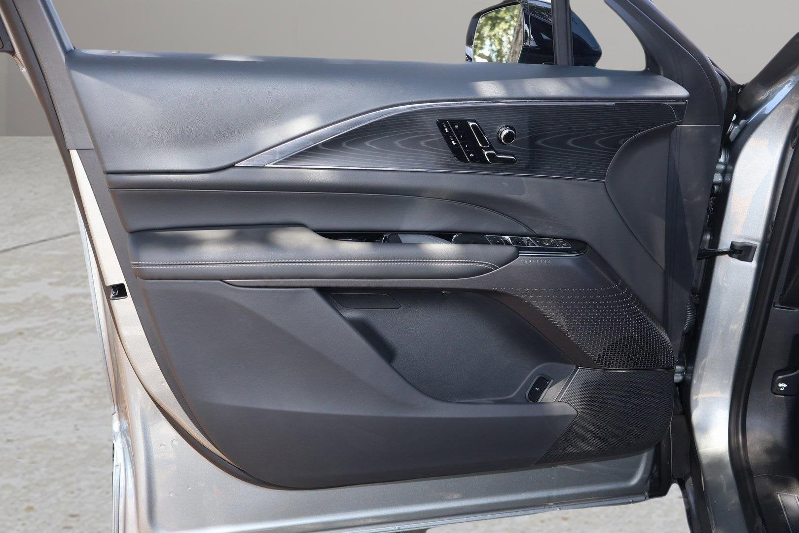 2025 Cadillac LYRIQ Luxury 1