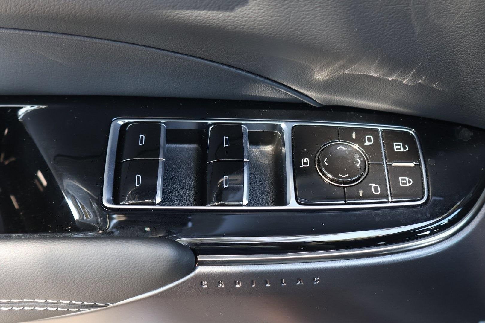 2025 Cadillac LYRIQ Luxury 1