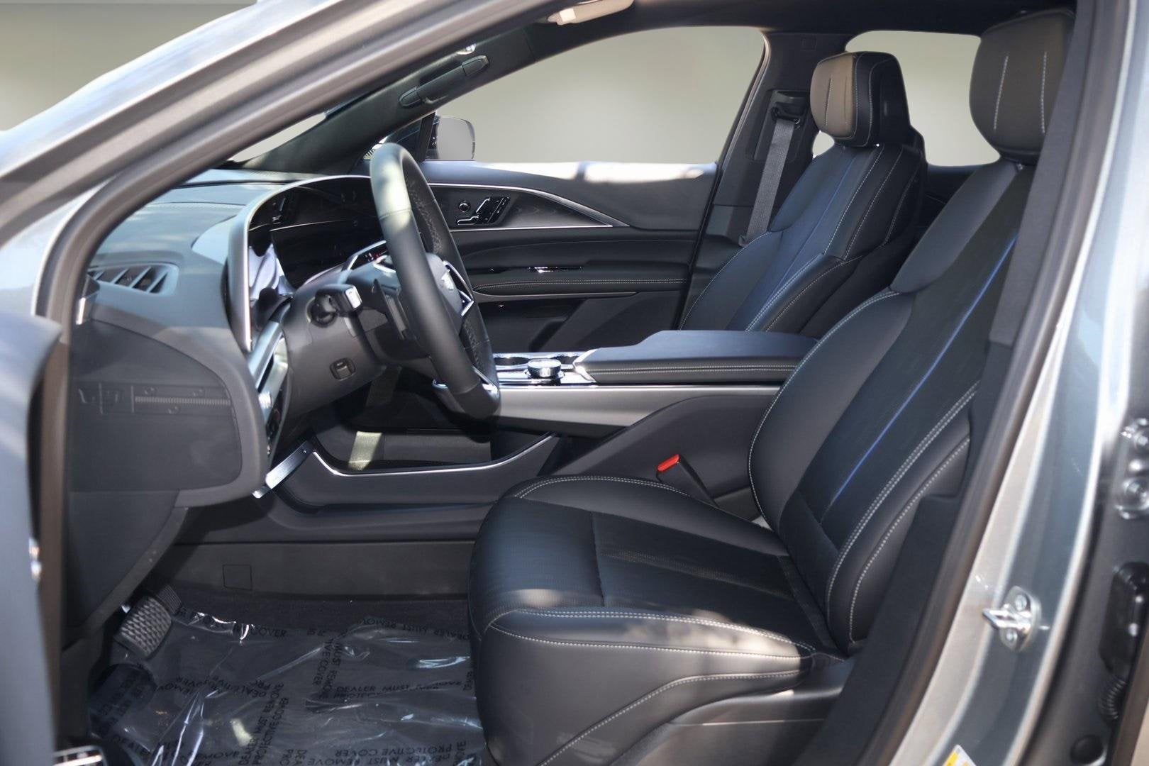 2025 Cadillac LYRIQ Luxury 1