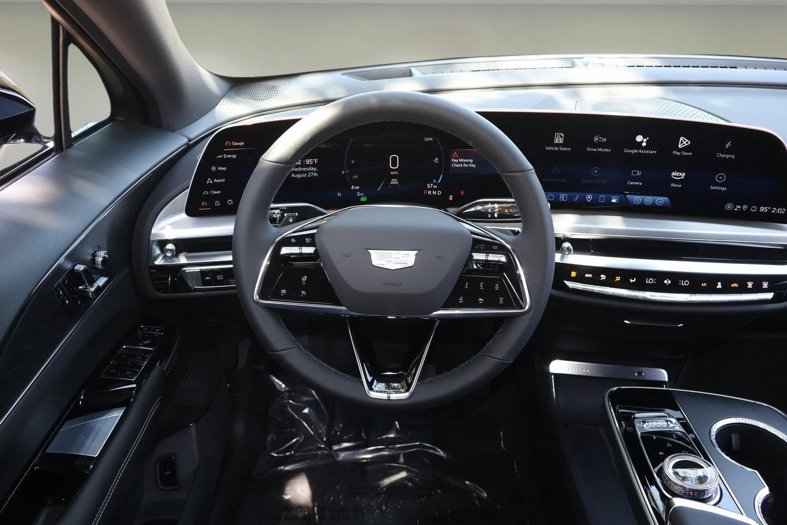 2025 Cadillac LYRIQ Luxury 1