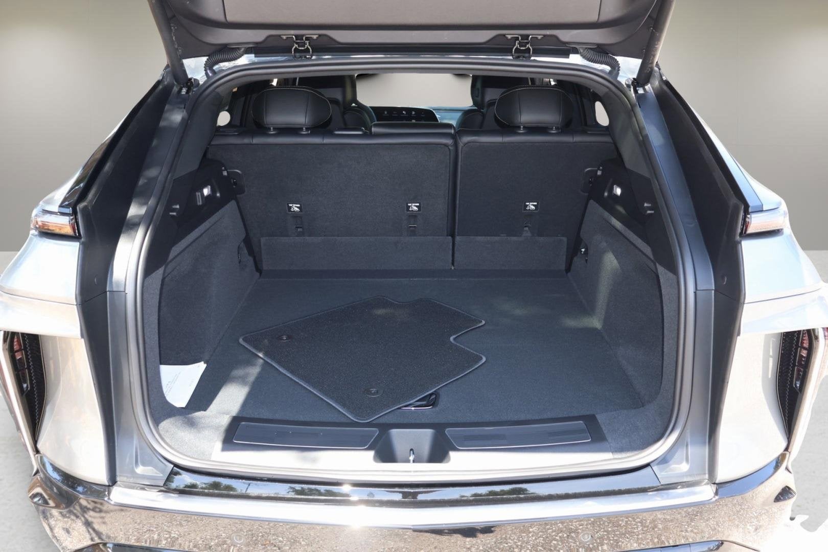 2025 Cadillac LYRIQ Luxury 1