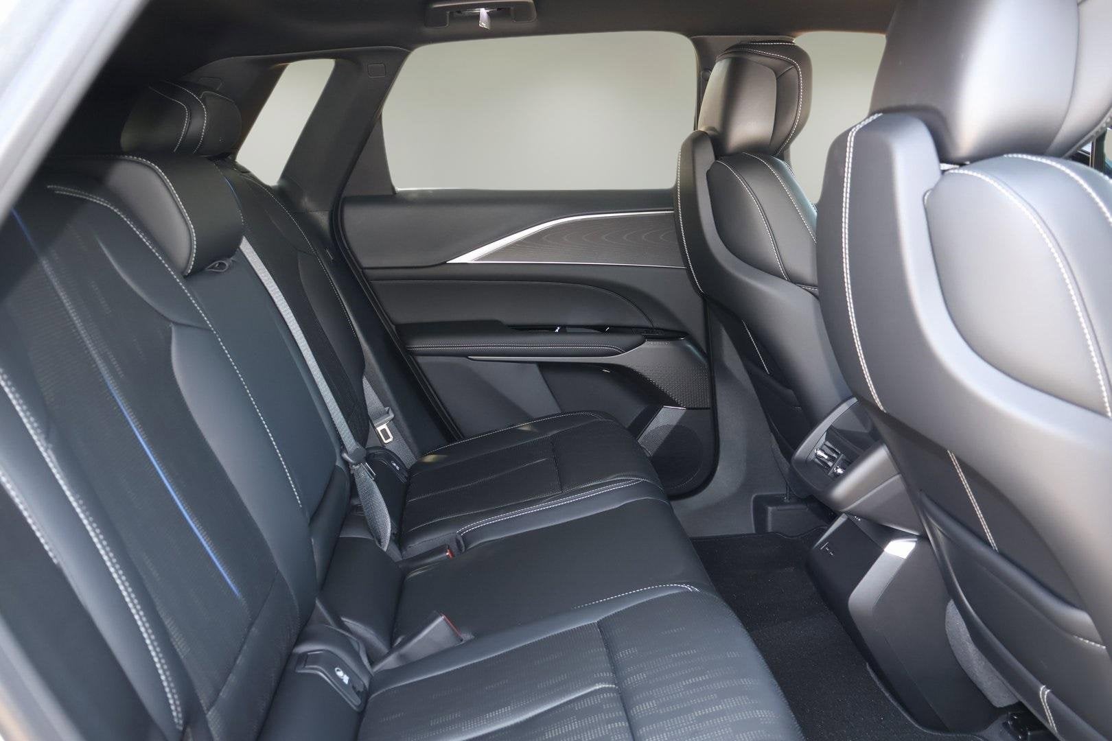 2025 Cadillac LYRIQ Luxury 1