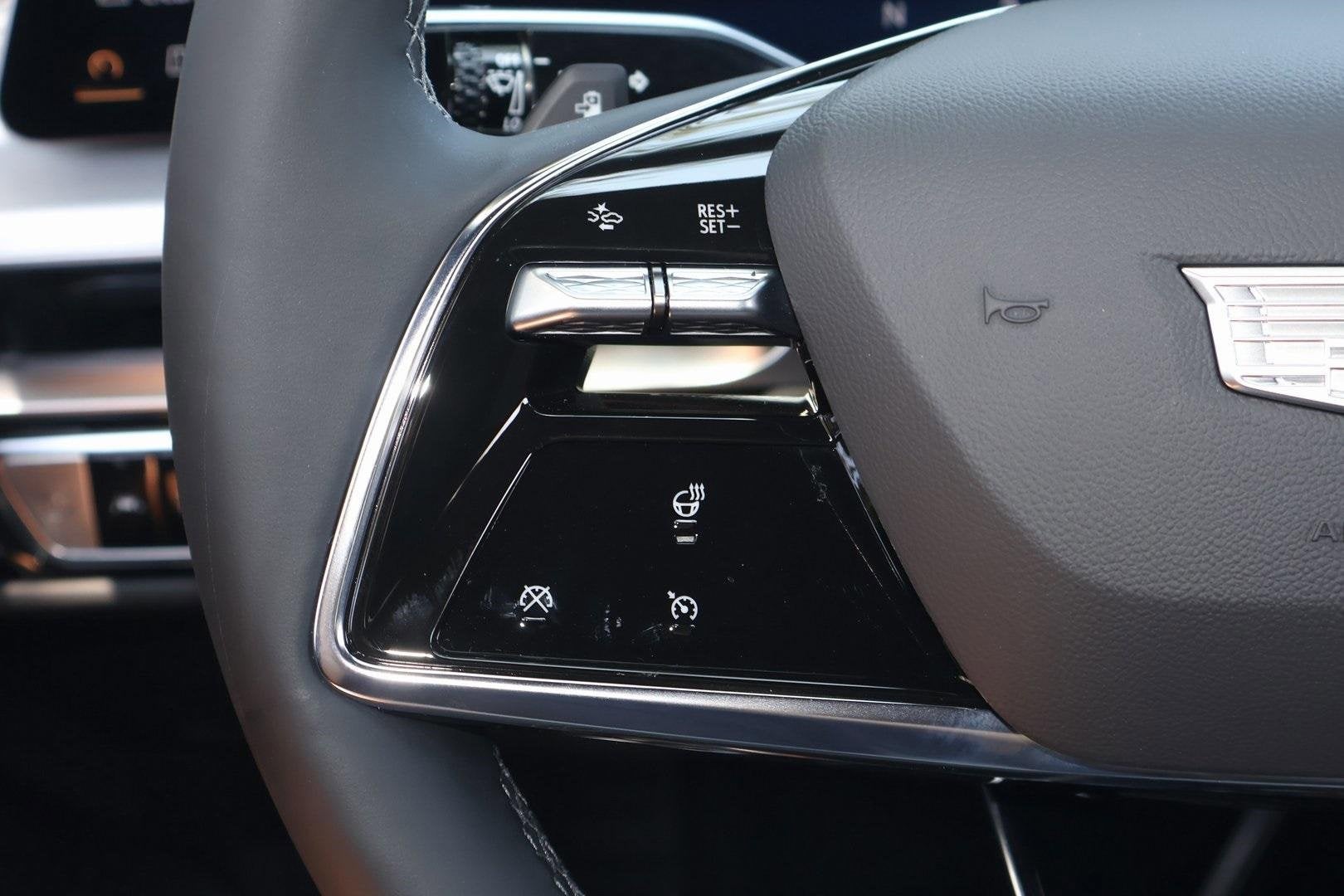 2025 Cadillac LYRIQ Luxury 1