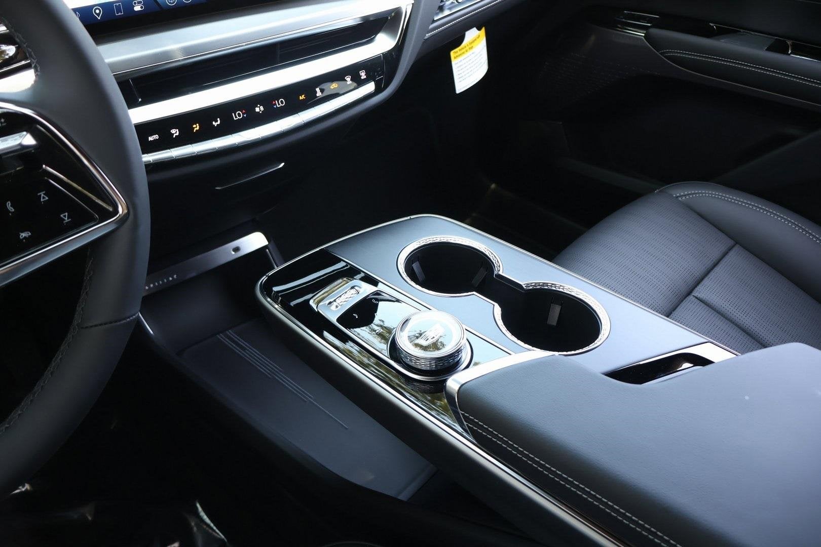 2025 Cadillac LYRIQ Luxury 1