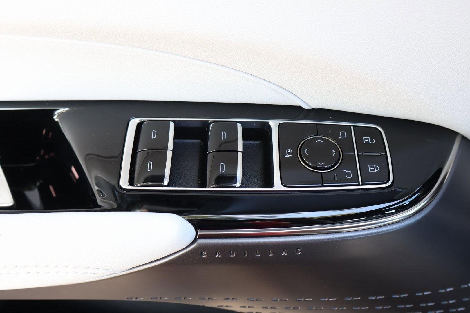 2025 Cadillac LYRIQ Luxury 1