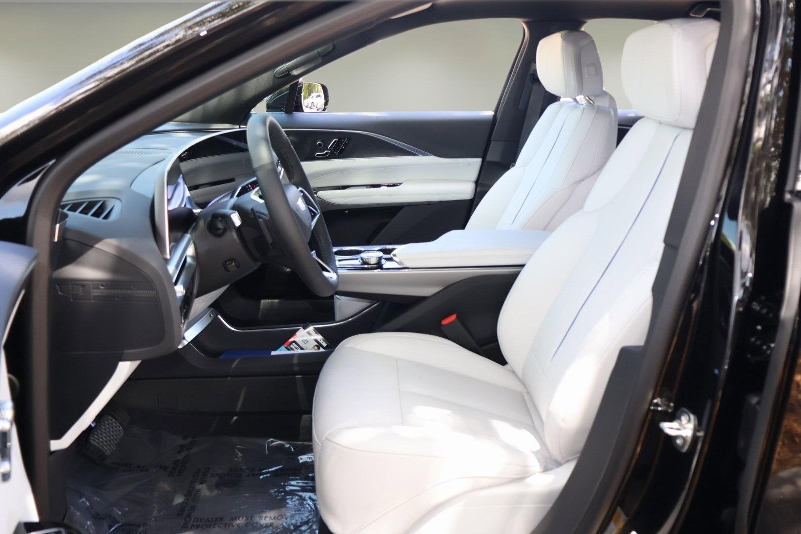 2025 Cadillac LYRIQ Luxury 1