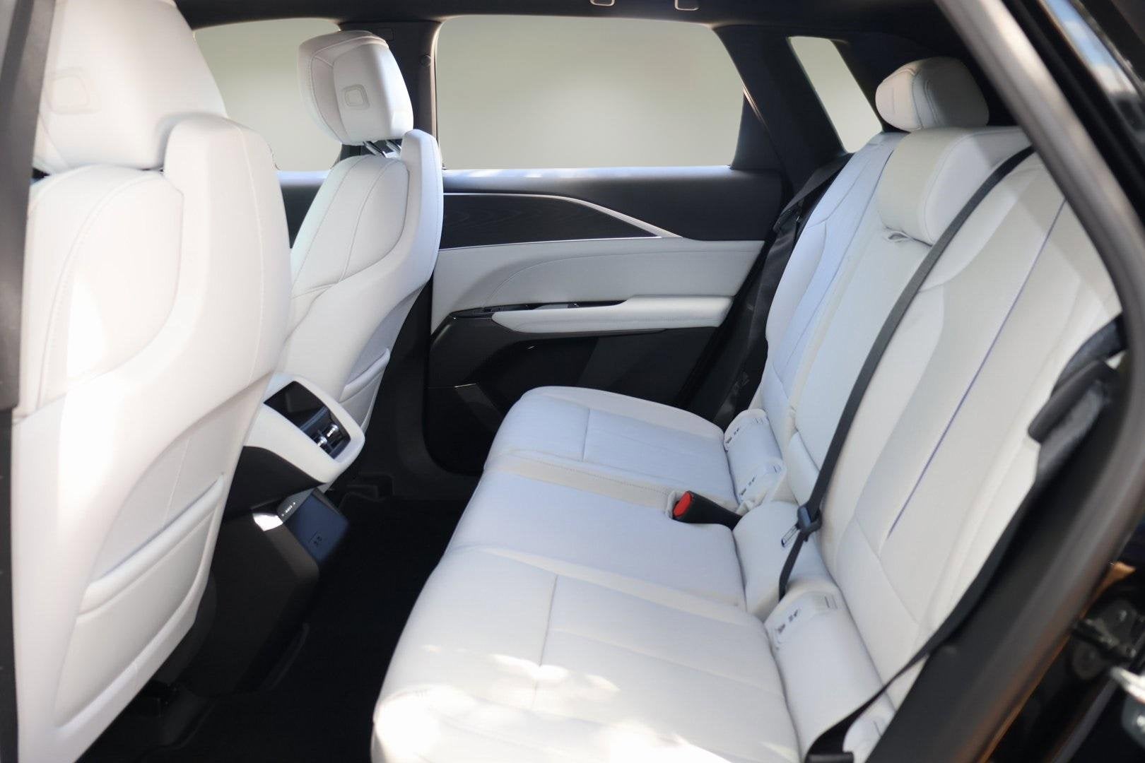 2025 Cadillac LYRIQ Luxury 1