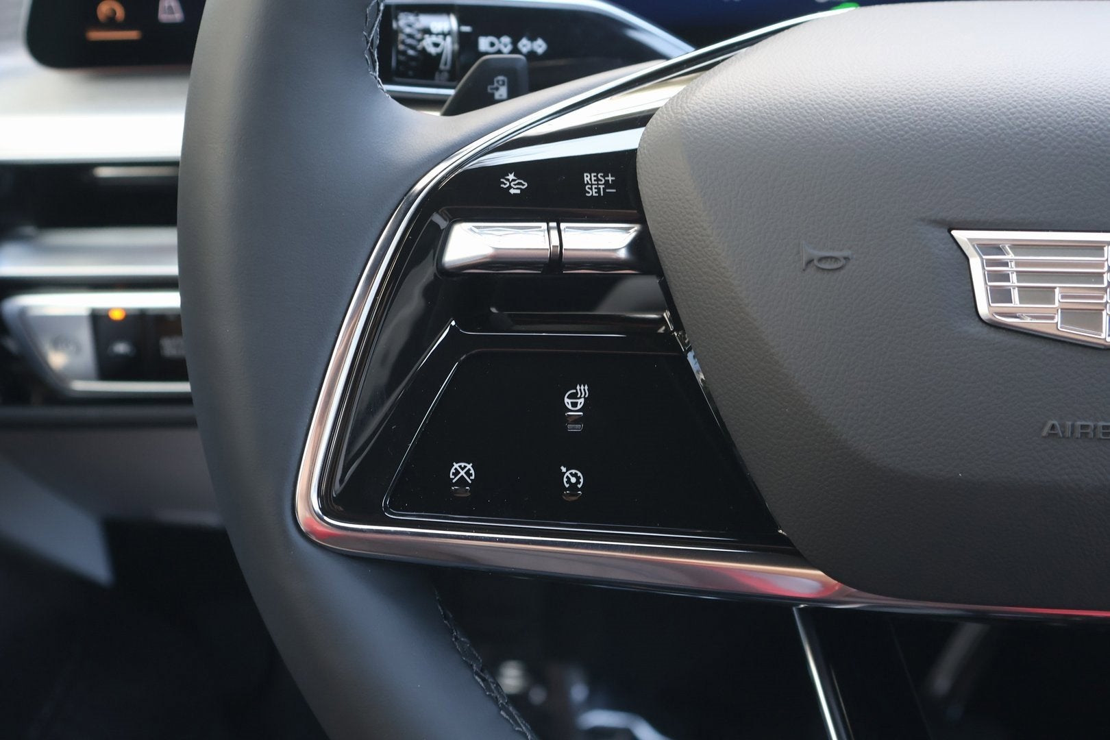 2025 Cadillac LYRIQ Luxury 1