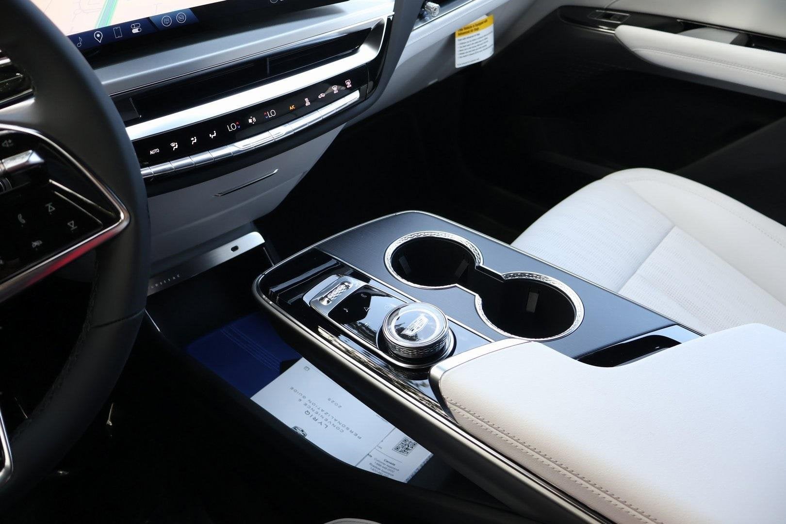 2025 Cadillac LYRIQ Luxury 1