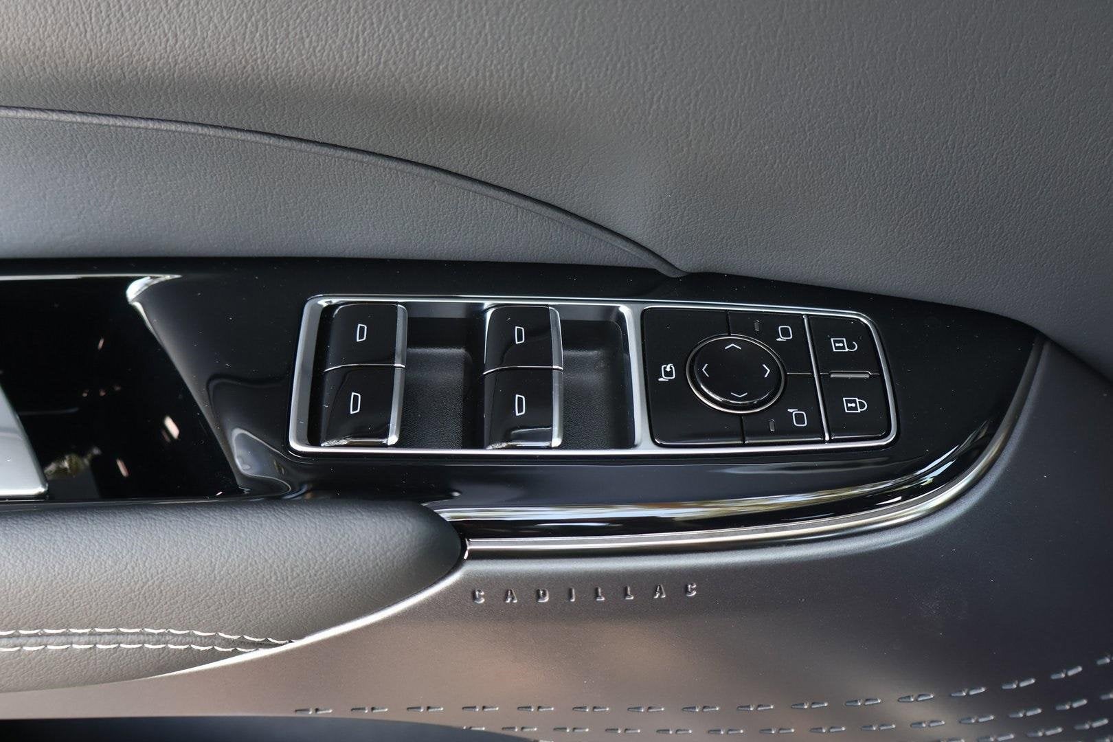 2025 Cadillac LYRIQ Luxury 1