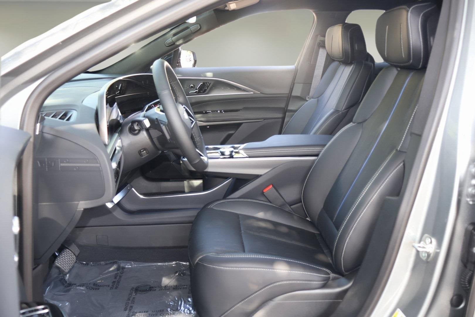 2025 Cadillac LYRIQ Luxury 1