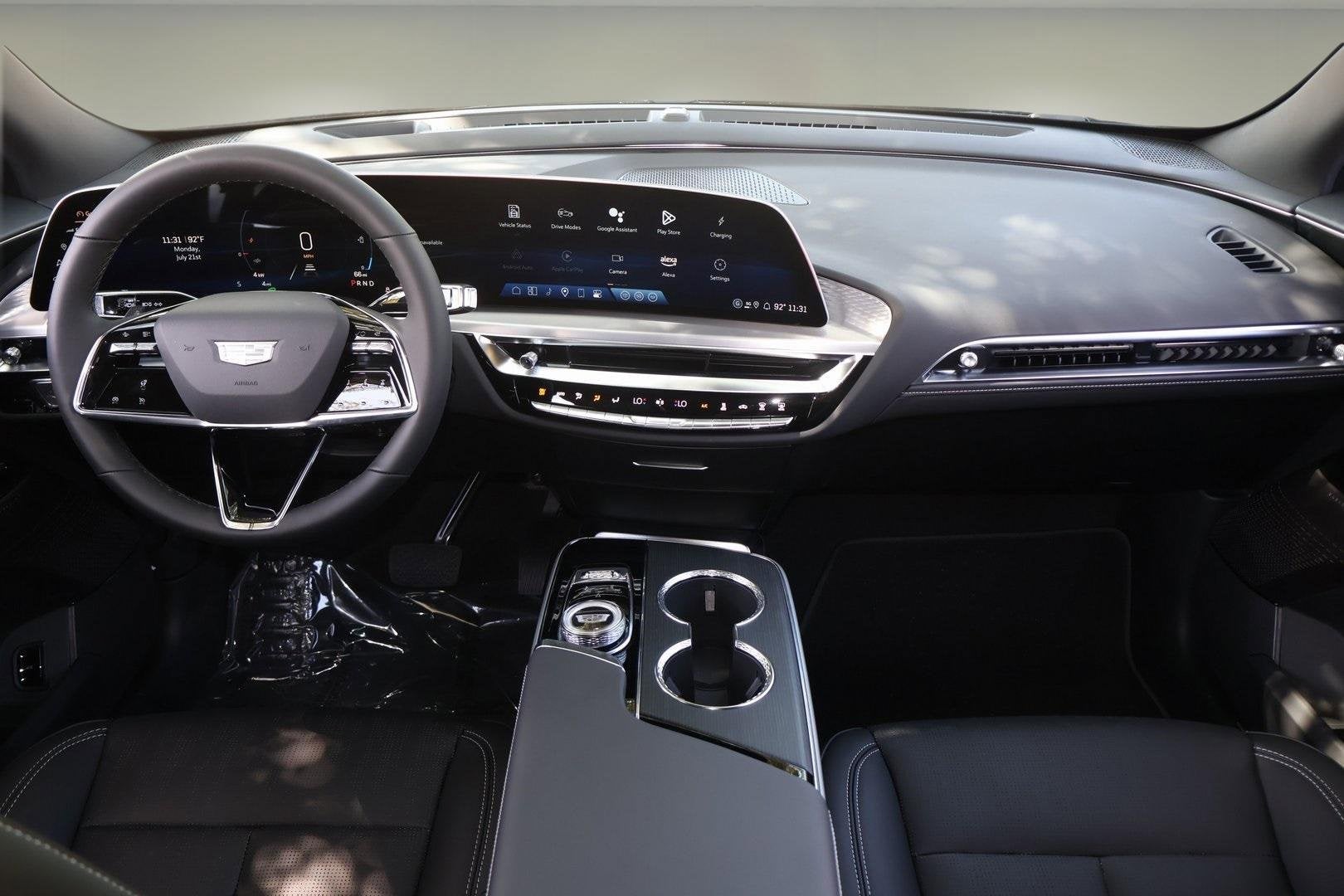 2025 Cadillac LYRIQ Luxury 1