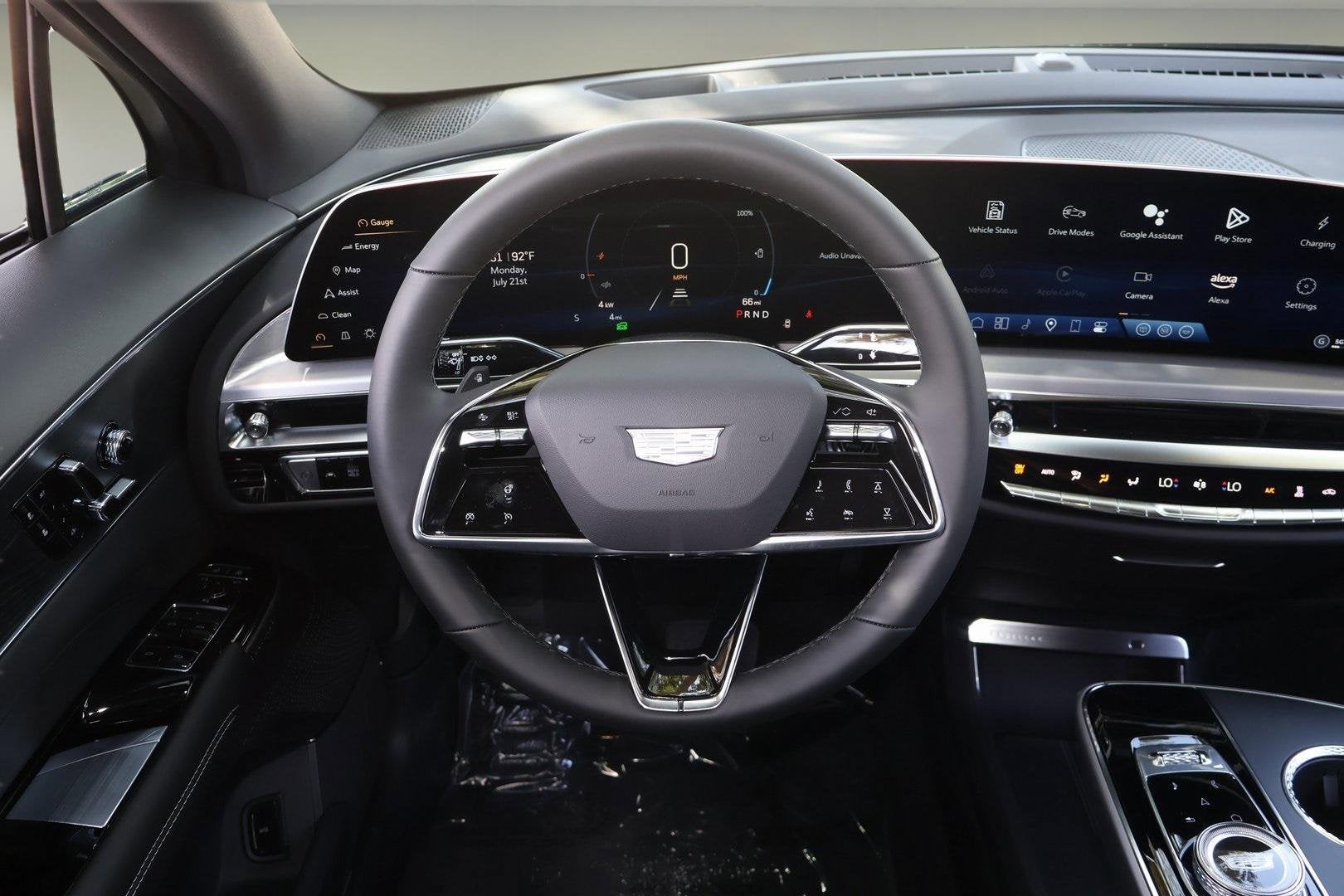 2025 Cadillac LYRIQ Luxury 1