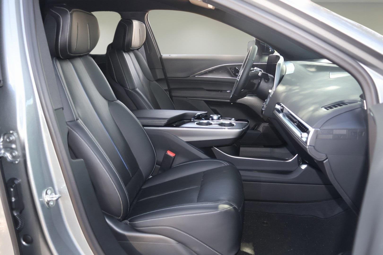 2025 Cadillac LYRIQ Luxury 1