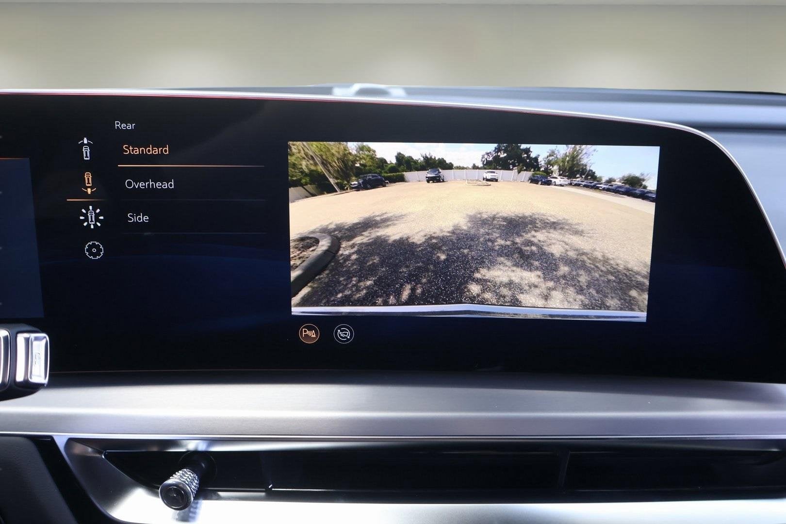 2025 Cadillac LYRIQ Luxury 1