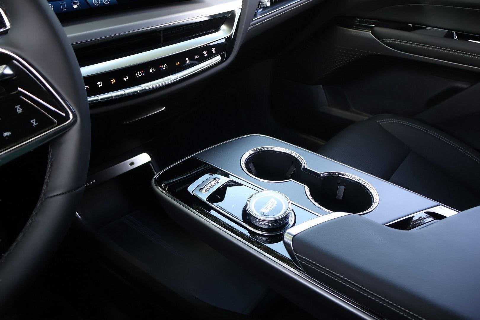 2025 Cadillac LYRIQ Luxury 1