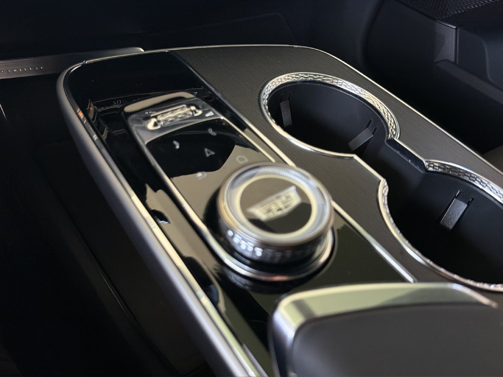 2025 Cadillac LYRIQ Luxury 1