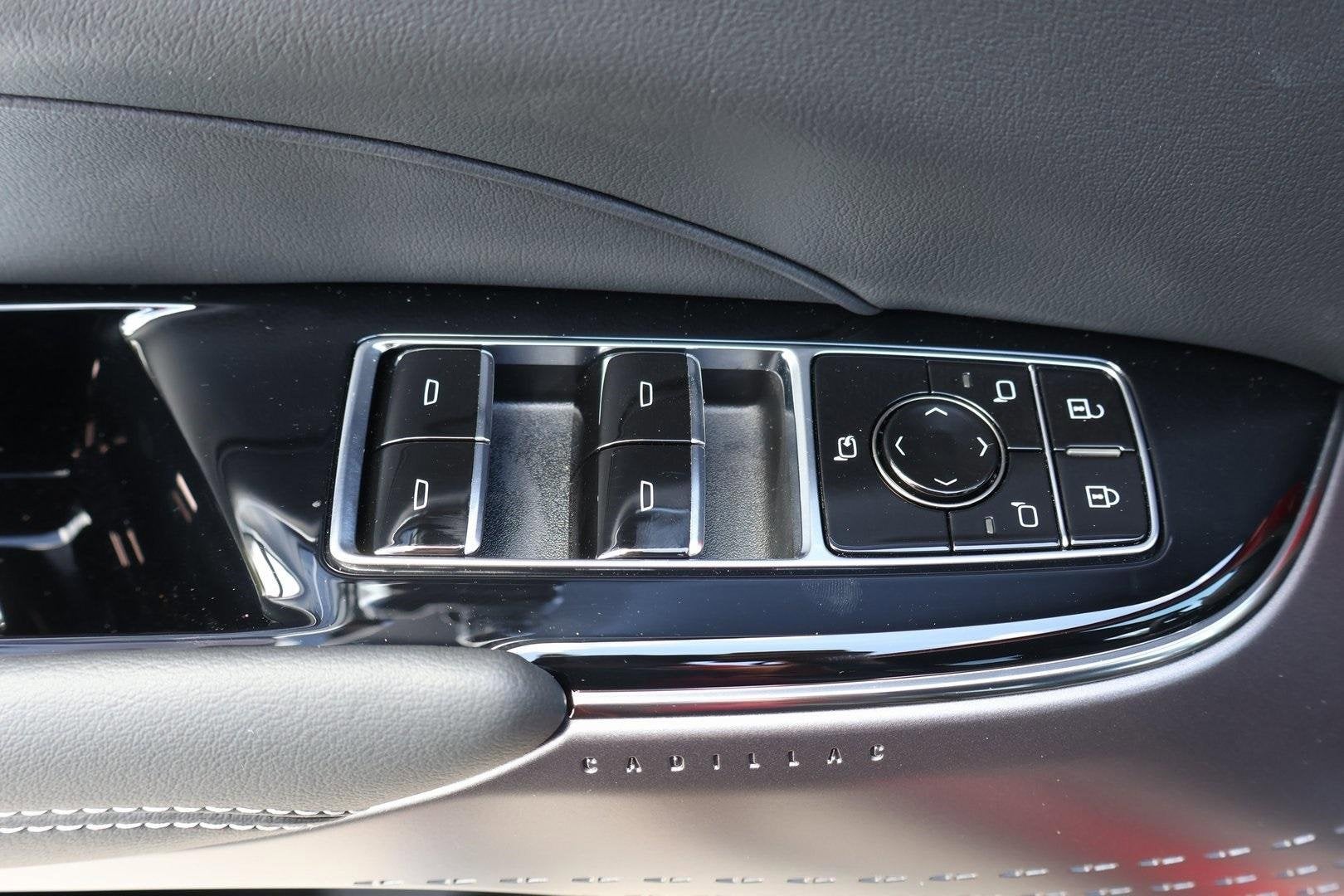 2025 Cadillac LYRIQ Luxury 1