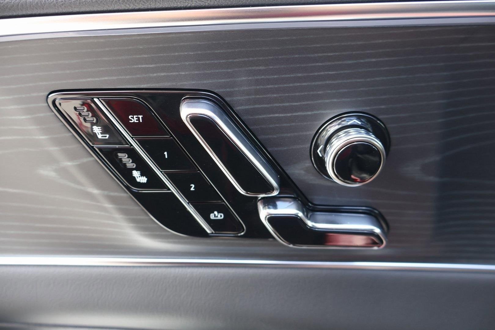 2025 Cadillac LYRIQ Luxury 1