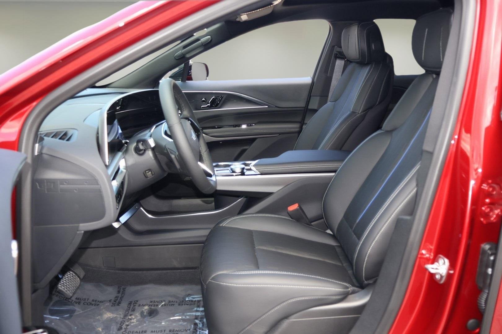 2025 Cadillac LYRIQ Luxury 1