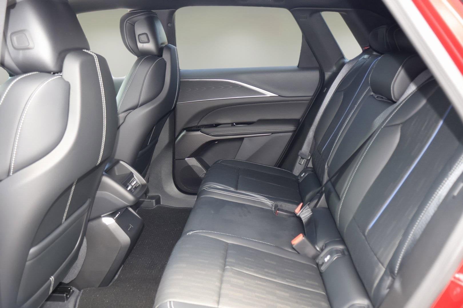 2025 Cadillac LYRIQ Luxury 1