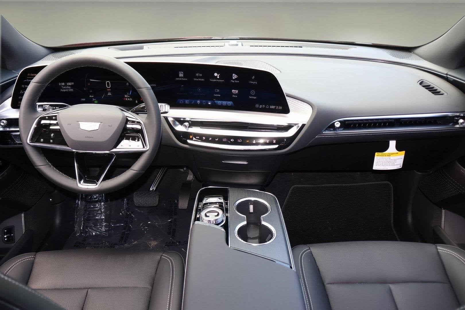 2025 Cadillac LYRIQ Luxury 1