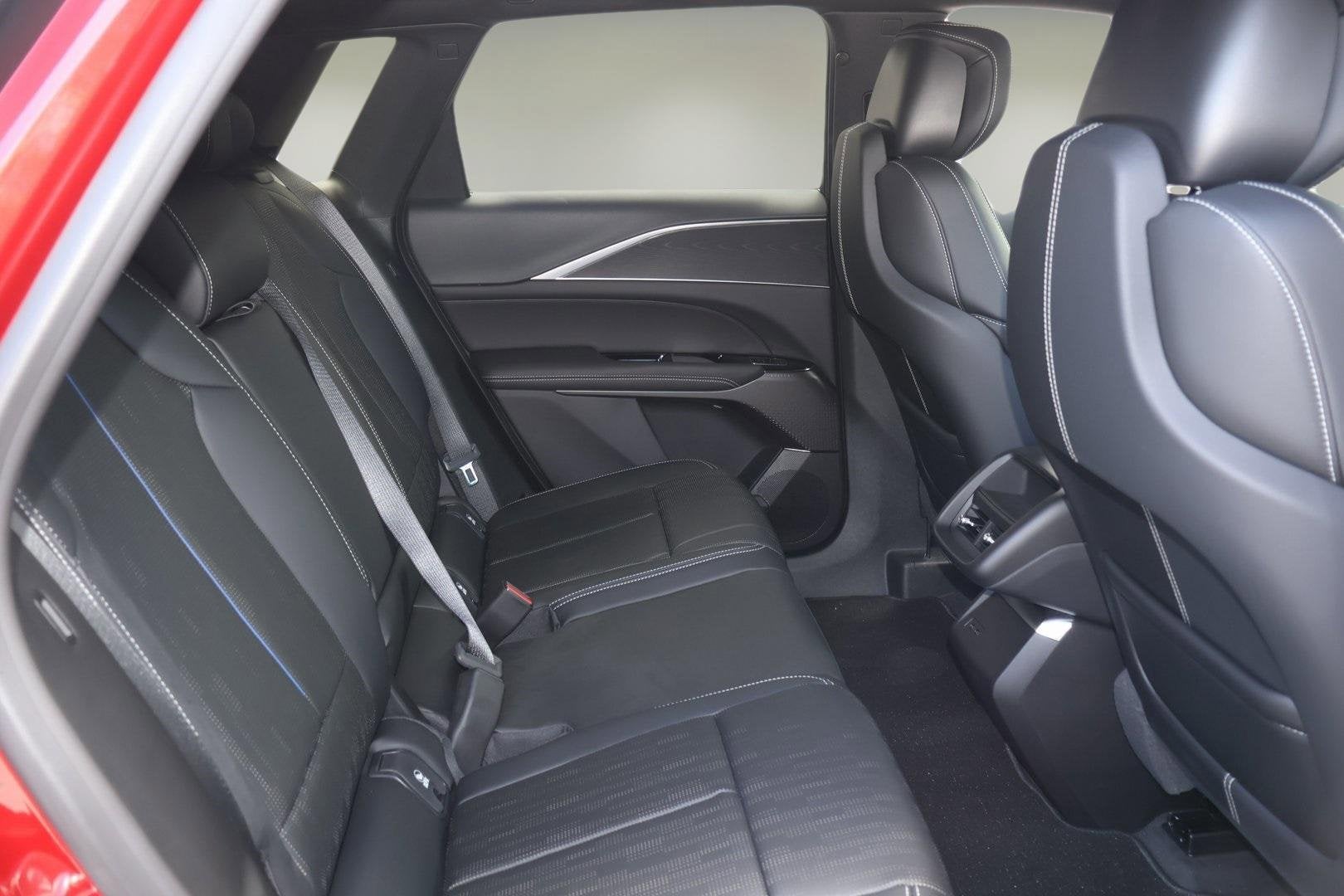 2025 Cadillac LYRIQ Luxury 1