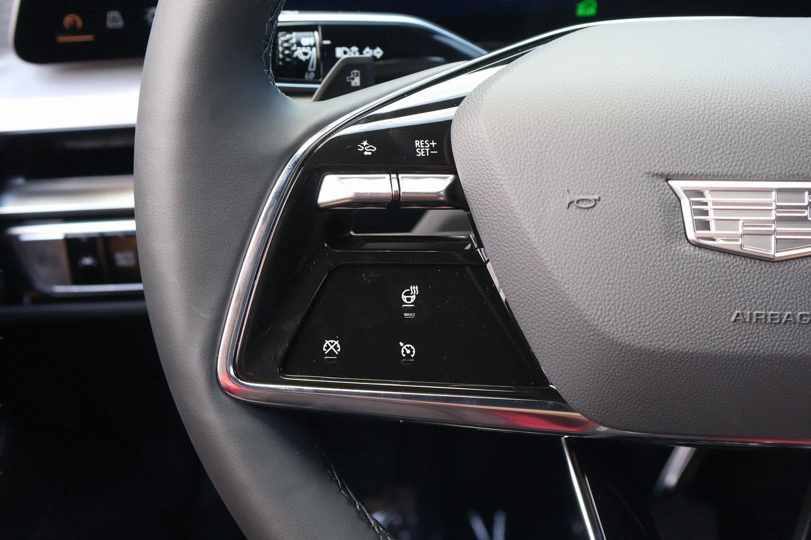 2025 Cadillac LYRIQ Luxury 1