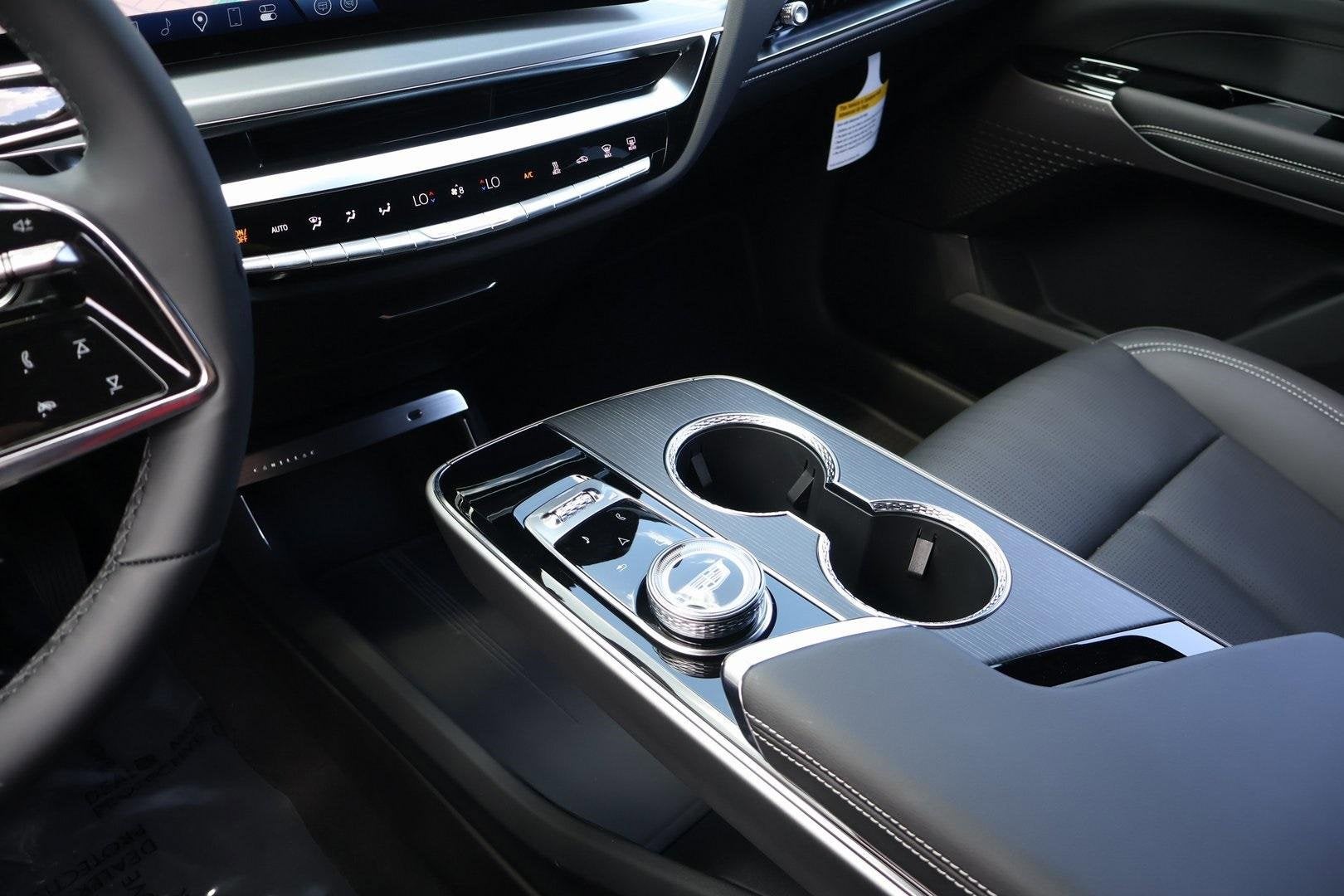 2025 Cadillac LYRIQ Luxury 1