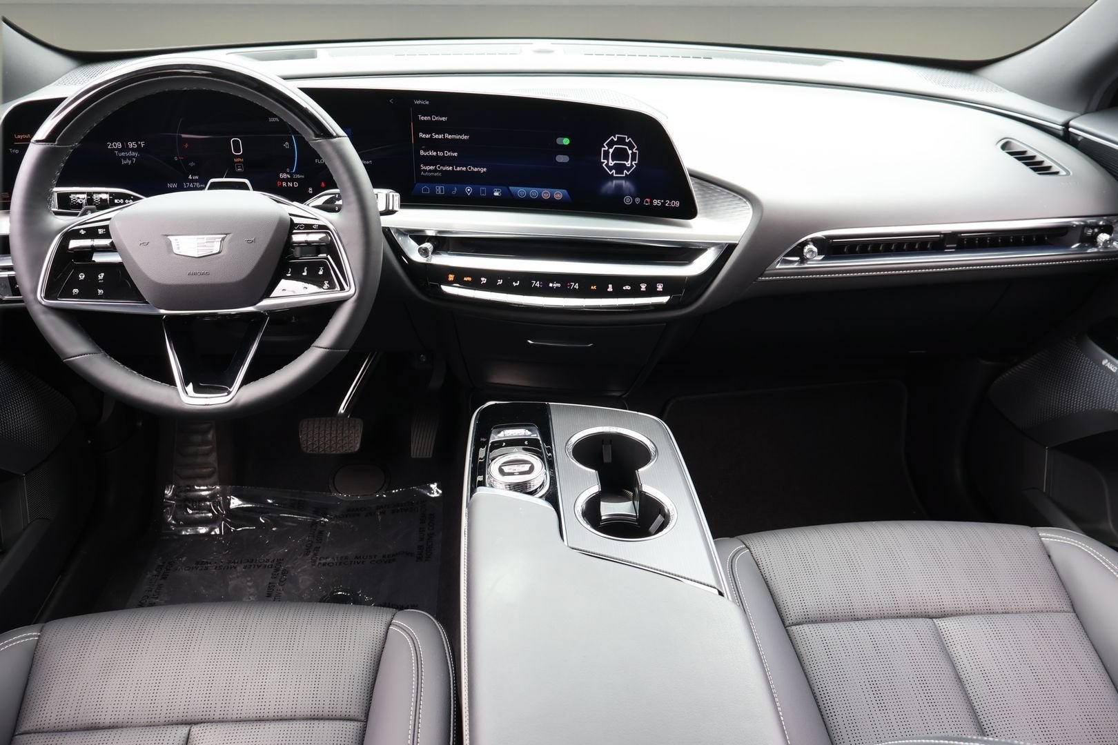 2024 Cadillac LYRIQ Luxury 3