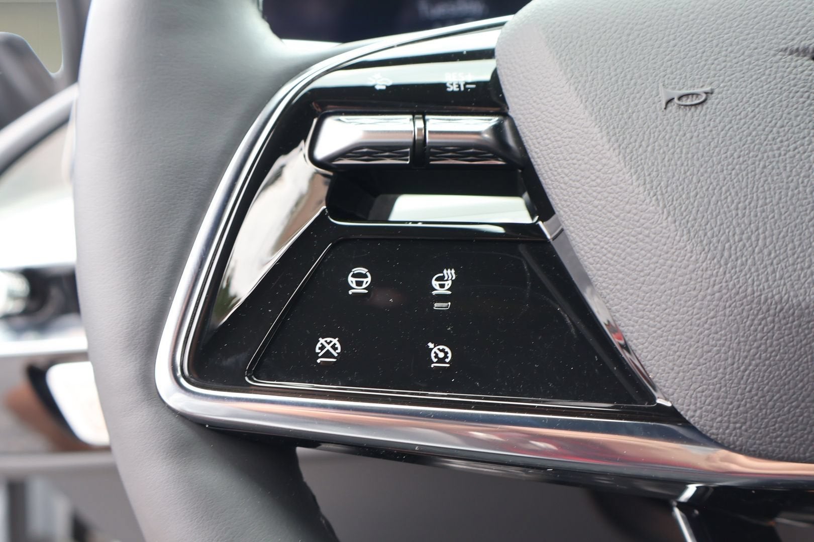 2024 Cadillac LYRIQ Luxury 3