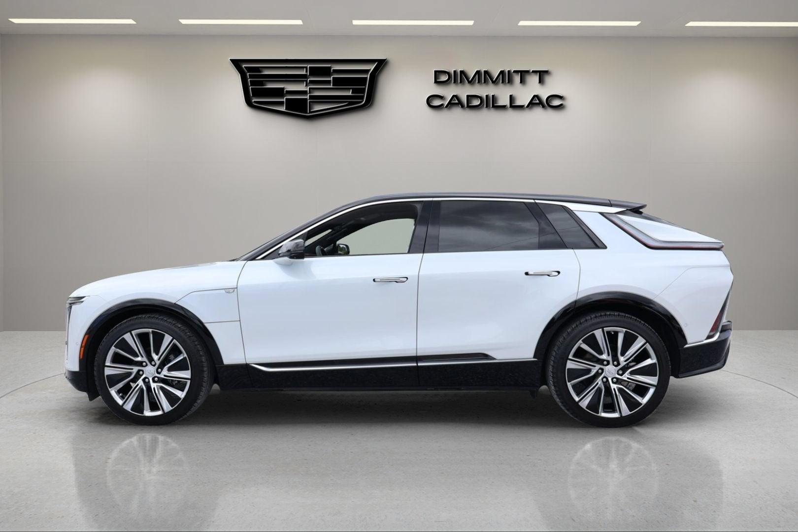 2024 Cadillac LYRIQ Luxury 3